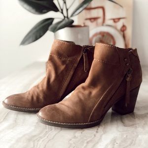 Dolce Vita Brown heeled leather boot with zippers